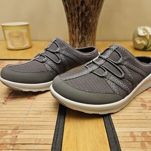 Clarks Slip On Mule Sneakers New 5.5